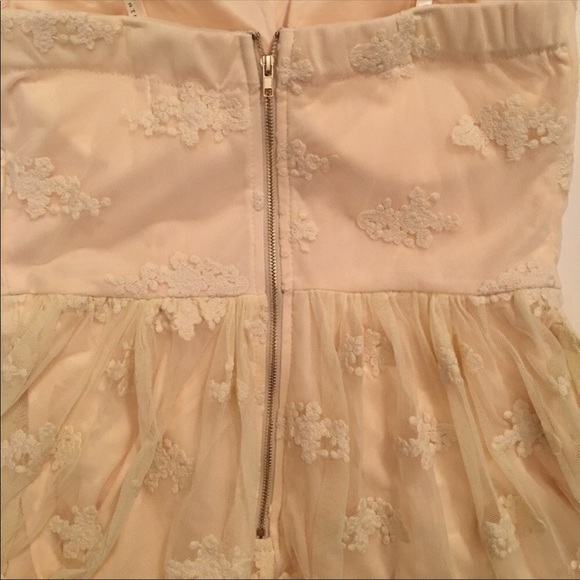 ✨GORGEOUS LACE STRAPLESS FULLY LINED DRESS-SMALL✨ - Picture 6 of 6